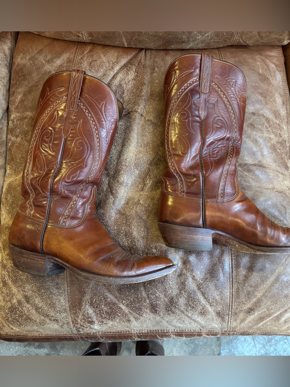 Classic Brown Leather Western Boots - Stylish Cowboy Boot Pair 10.5 B